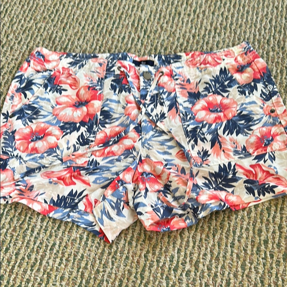 Gap Women's NWT floral Shorts